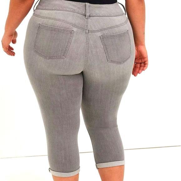 ❤NWT VINTAGE TORRID DENIM JEAN BOMBSHELL SUPER SOFT SLIM FIT DISTRESSED SIZE 20 - Picture 2 of 10